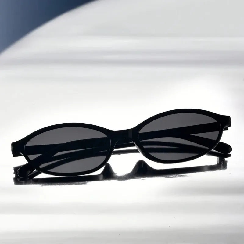 1pcs Minimalist black-rim oval sunglasses, sun protection, fits all face shapes for daily commute.